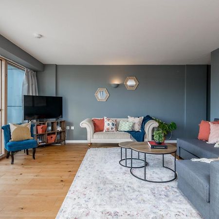 2 Bedroom Apartment With Park Views Shoreditch ลอนดอน ภายนอก รูปภาพ