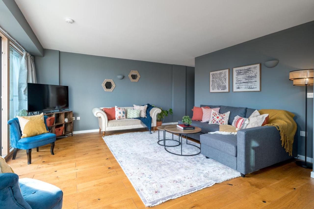 2 Bedroom Apartment With Park Views Shoreditch ลอนดอน ภายนอก รูปภาพ