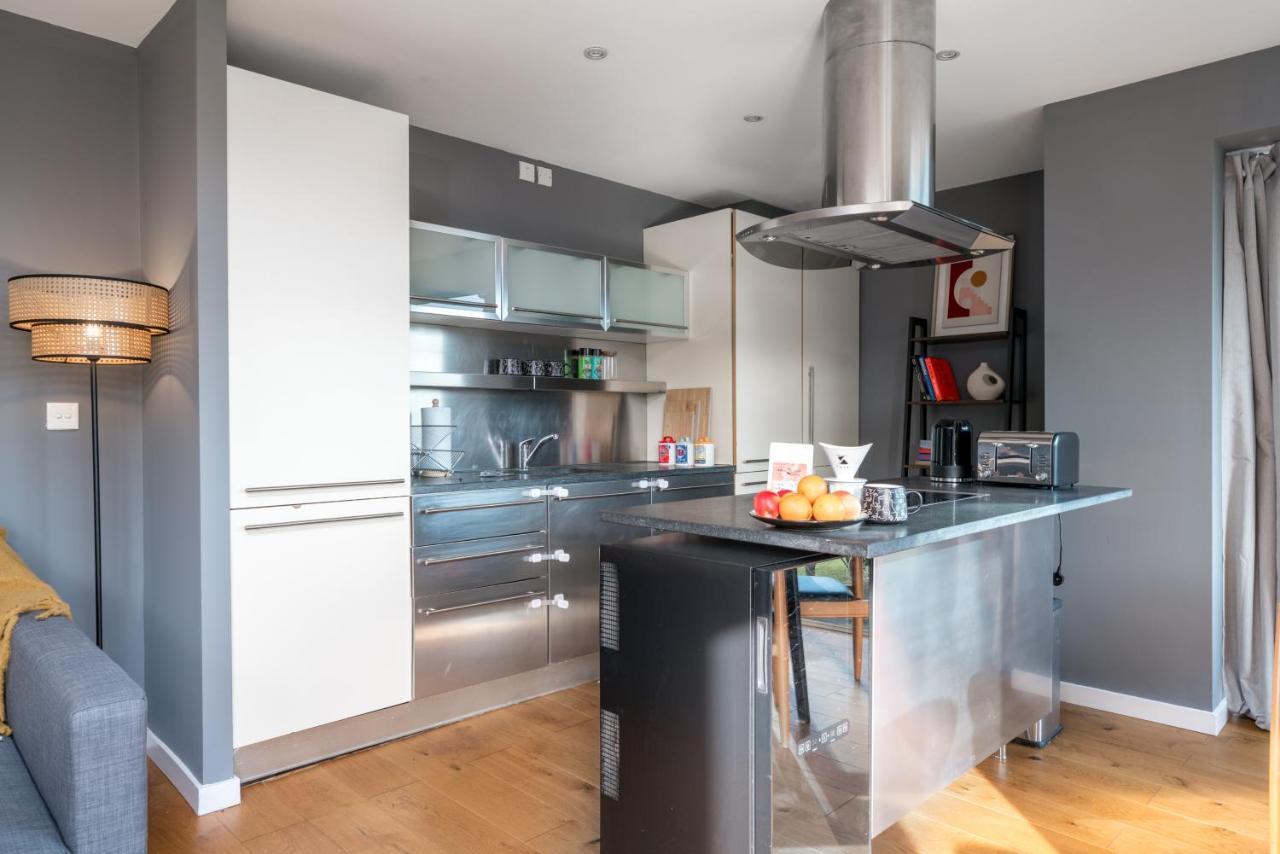 2 Bedroom Apartment With Park Views Shoreditch ลอนดอน ภายนอก รูปภาพ