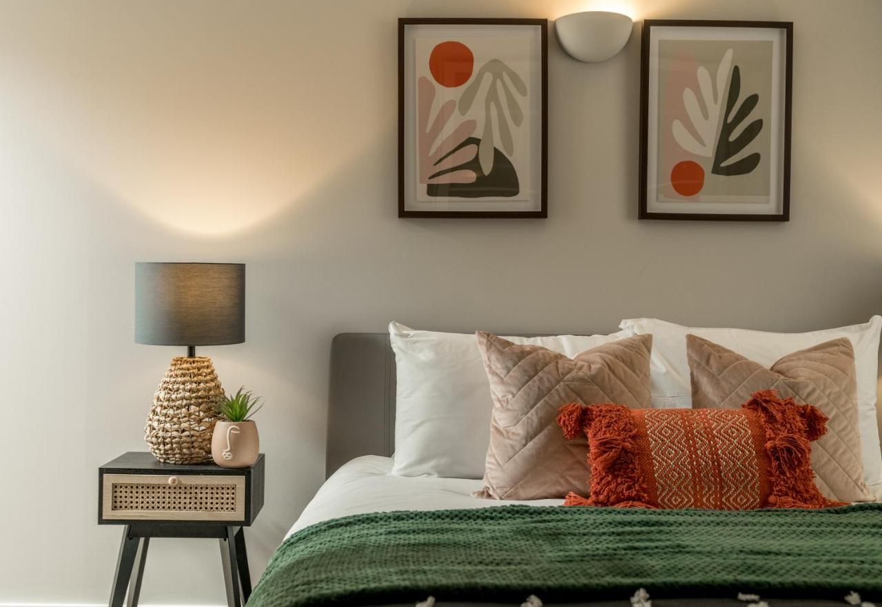2 Bedroom Apartment With Park Views Shoreditch ลอนดอน ภายนอก รูปภาพ