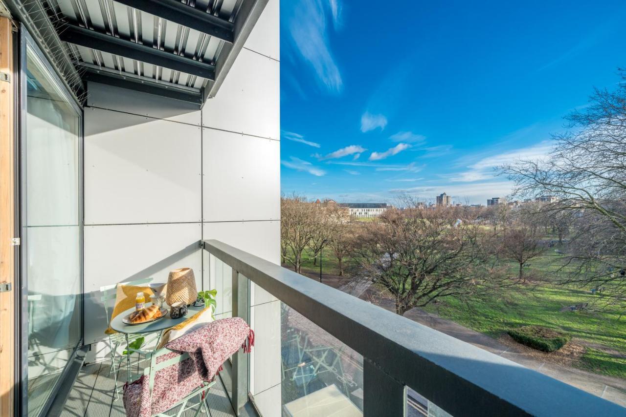 2 Bedroom Apartment With Park Views Shoreditch ลอนดอน ภายนอก รูปภาพ