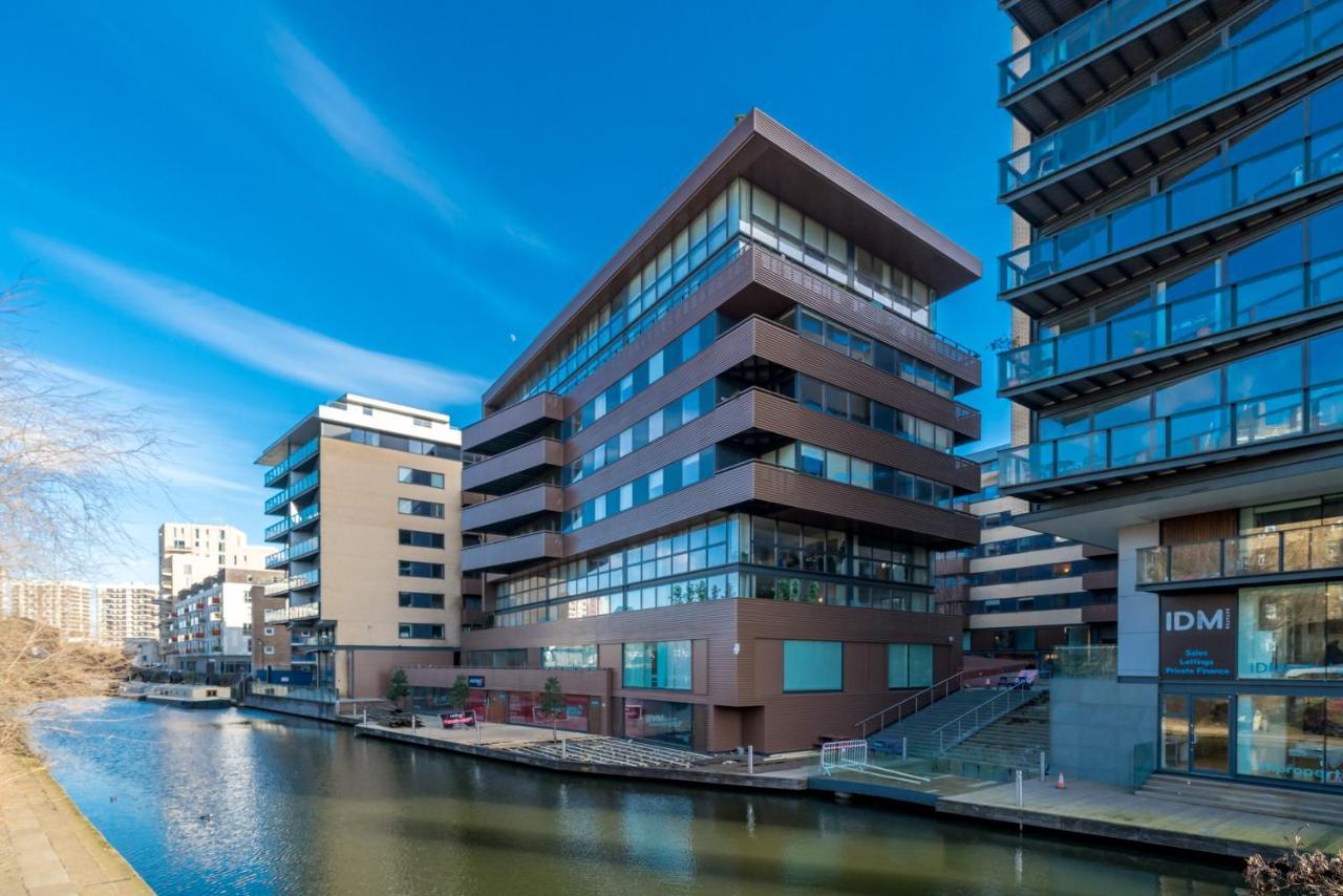 2 Bedroom Apartment With Park Views Shoreditch ลอนดอน ภายนอก รูปภาพ
