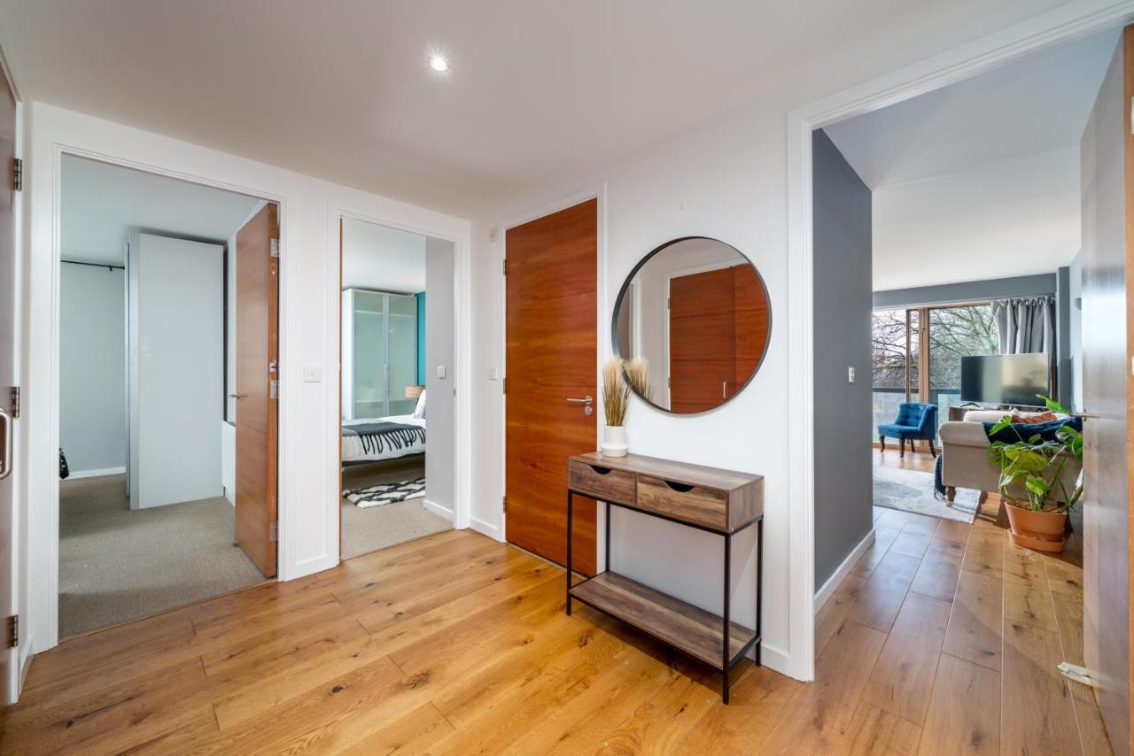 2 Bedroom Apartment With Park Views Shoreditch ลอนดอน ภายนอก รูปภาพ